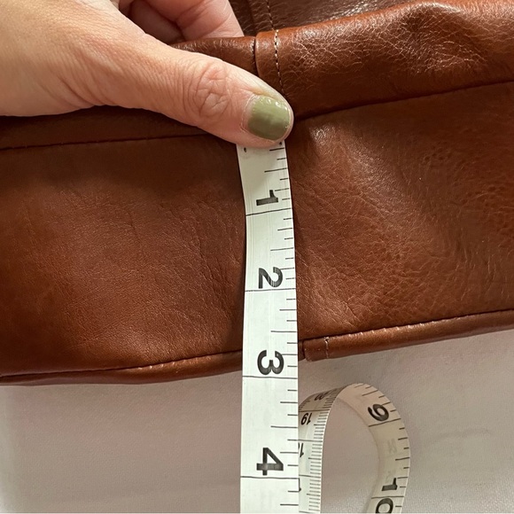 Like New Coach Chelsea Leather Ashlyn Hobo Walnut - Picture 4 of 7